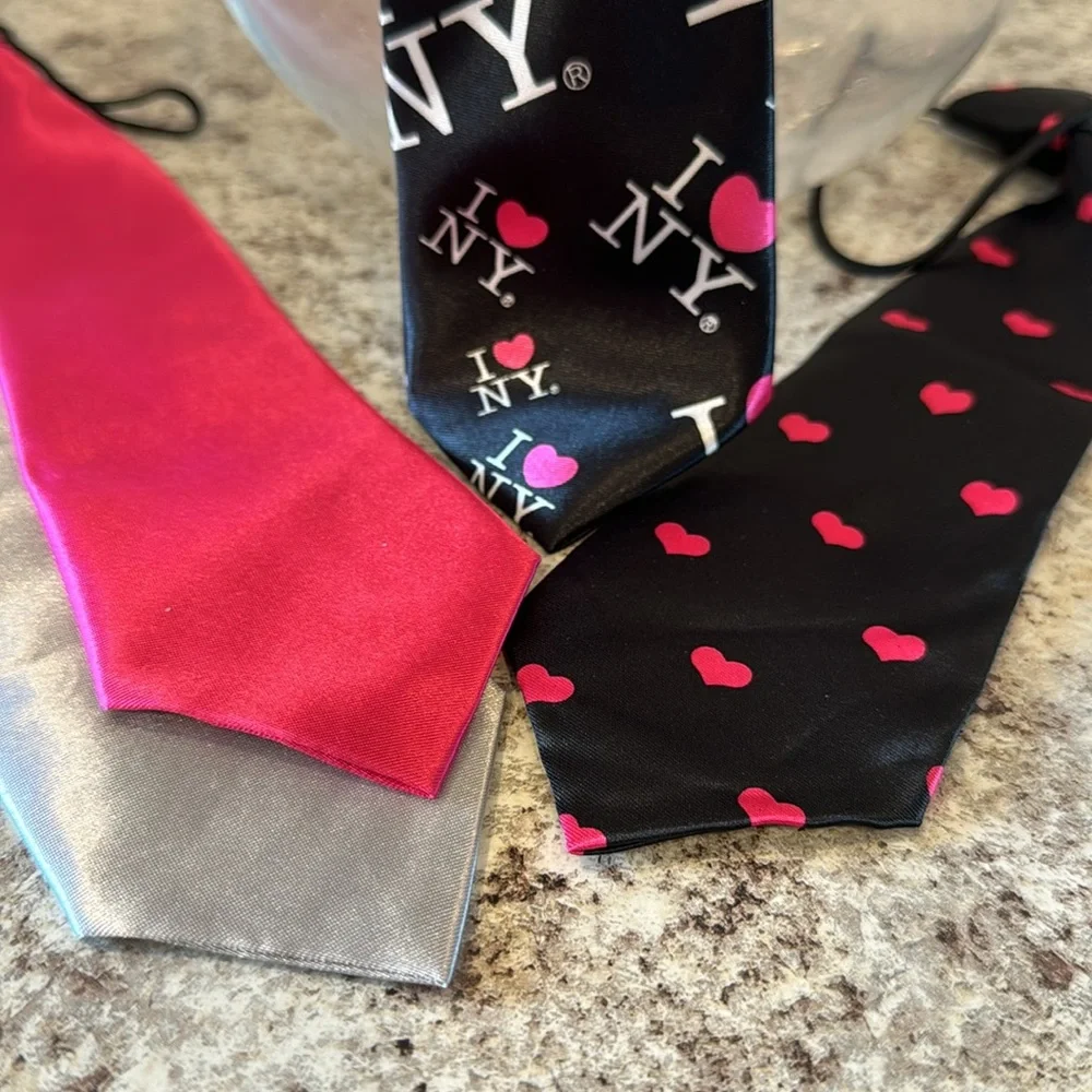 Ties 10 inch unisex satin feel and look NWOT set of 4 “I love NY”